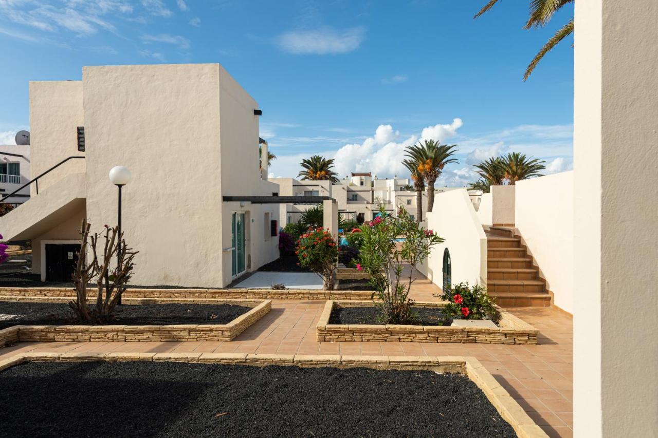Homeforguest Apartamento Con Terraza Y Piscina En コラレホ エクステリア 写真