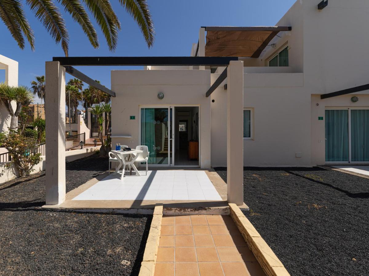 Homeforguest Apartamento Con Terraza Y Piscina En コラレホ エクステリア 写真