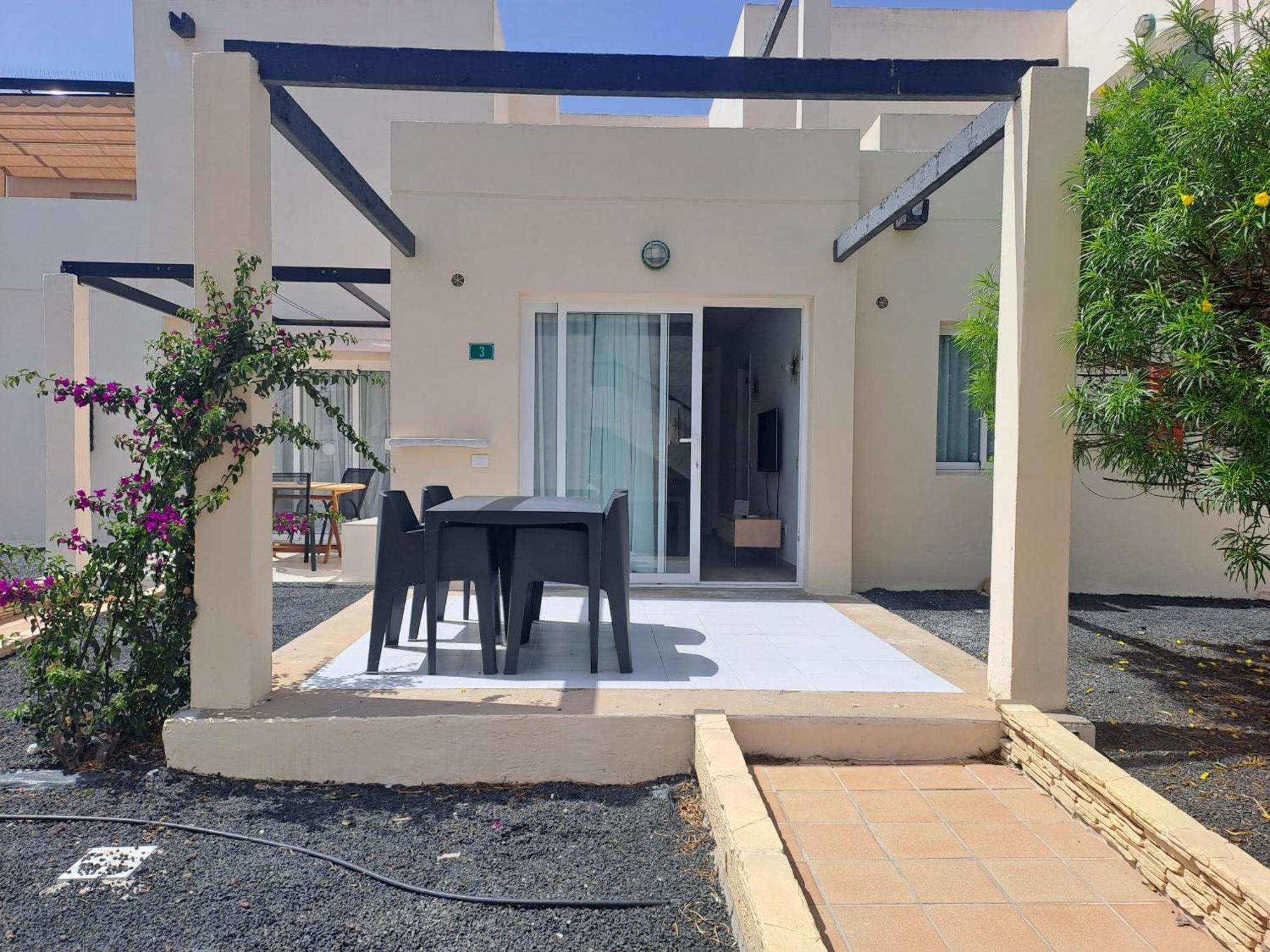 Homeforguest Apartamento Con Terraza Y Piscina En コラレホ エクステリア 写真