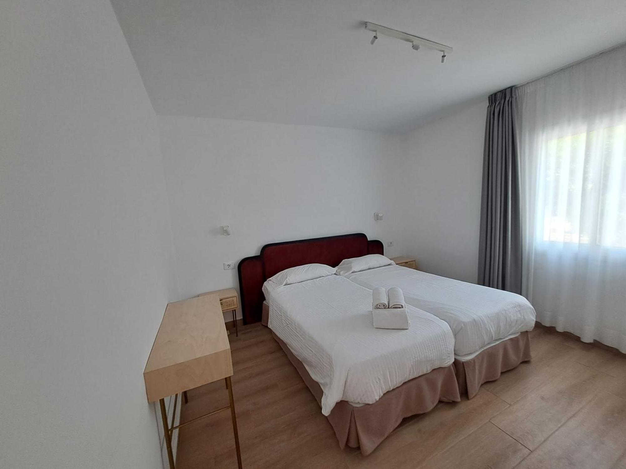Homeforguest Apartamento Con Terraza Y Piscina En コラレホ エクステリア 写真