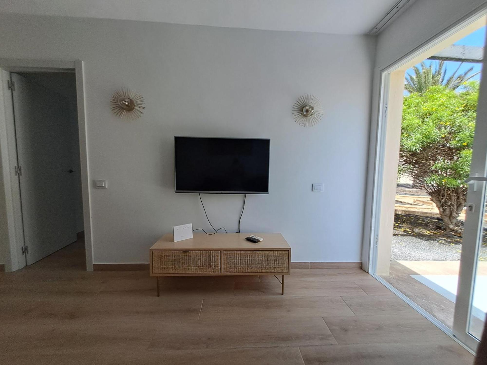 Homeforguest Apartamento Con Terraza Y Piscina En コラレホ エクステリア 写真
